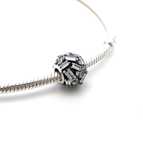 Elegant Ice Charm Bead - Stone Heart 