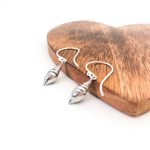 Shell Hanging Earring - Stone Heart 