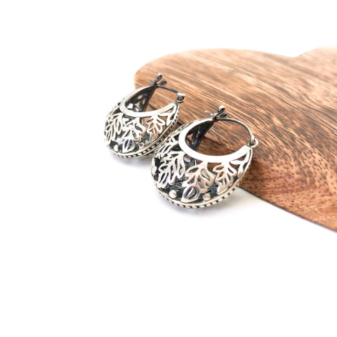 Indah Leaf Huggie - Stone Heart 